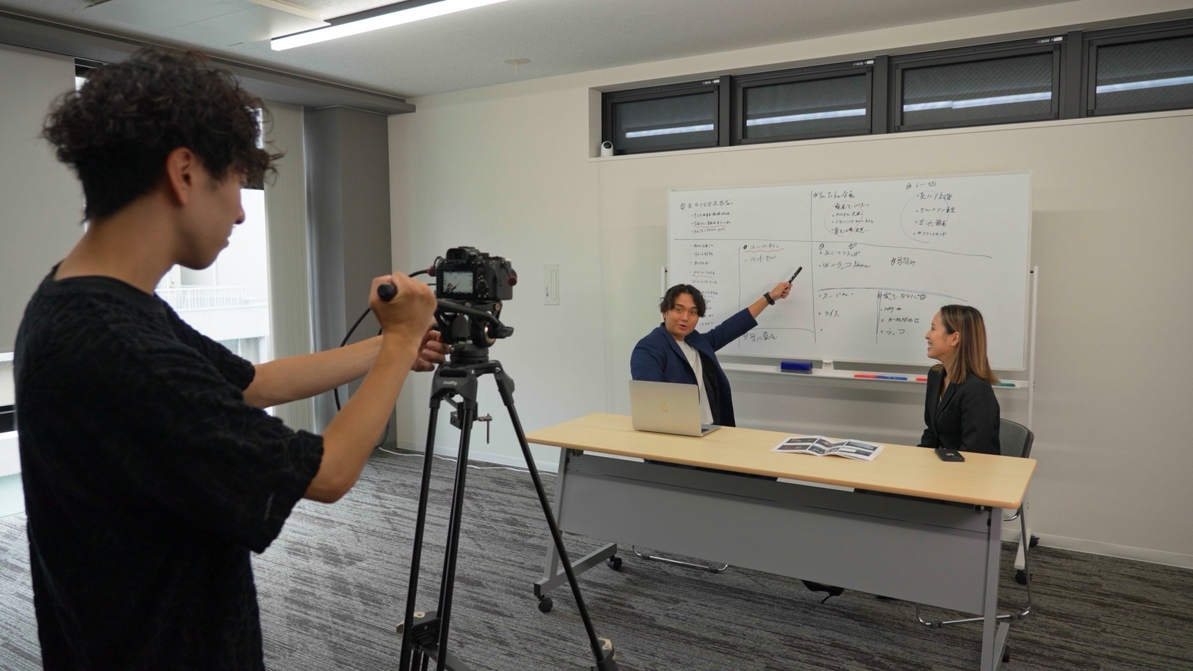 SNS運用の作業風景